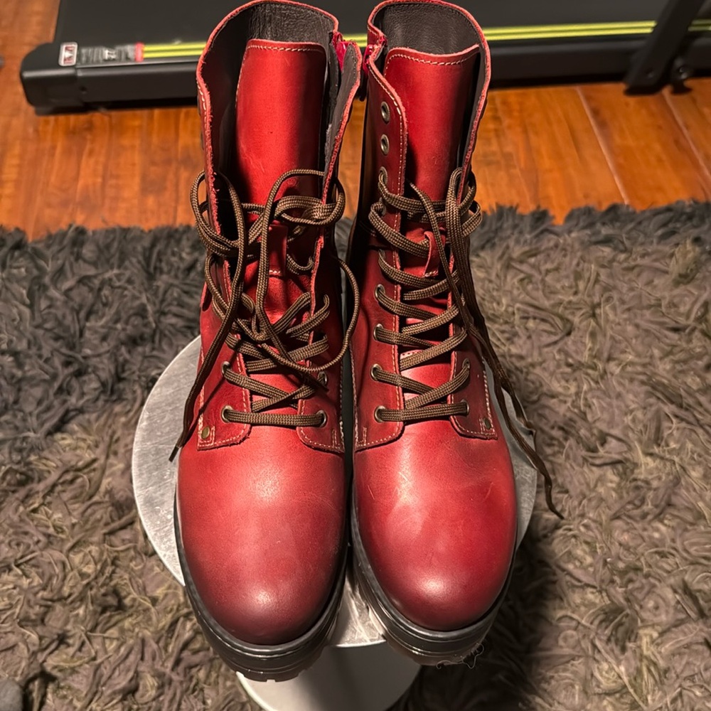 NWT TAOS WOMENS GUSTO RED LEATHER COMBAT BOOTS